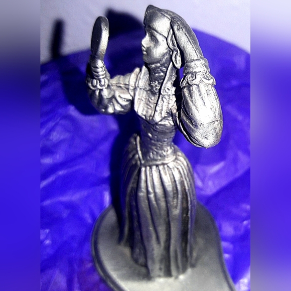 Vintage Fine Pewter Candle Holder Figurine Midieval Woman Holding A Round Mirror - Picture 4 of 12